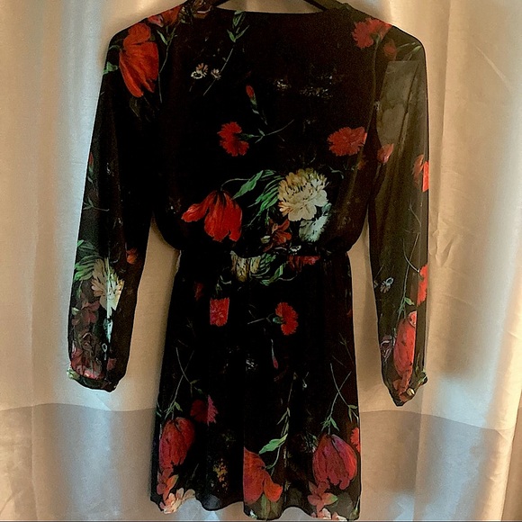 ⭐️ Host Pick!!! ⭐️ EXPRESS Floral Print Long Sleeve Surplice Dress - XS - Picture 2 of 8